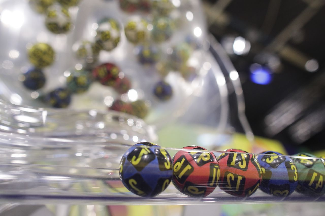 Loto 6/49: Report uriaș de peste 3 milioane de euro la categoria I! Vezi numerele câștigătoare!