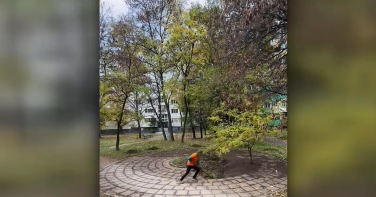 Românul din Vaslui care uimește Bulgaria: De ce își dedică ore întregi curățării parcurilor?