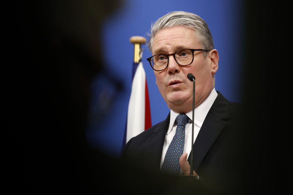 Peste 200.000 de britanici cer rezilierea contractelor Guvernului cu Palantir Technologies