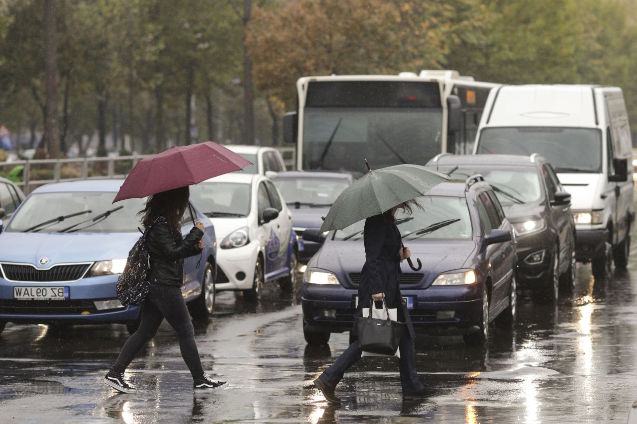 Vreme instabilă în România: Nopți geroase și ploi locale în următoarele două săptămâni