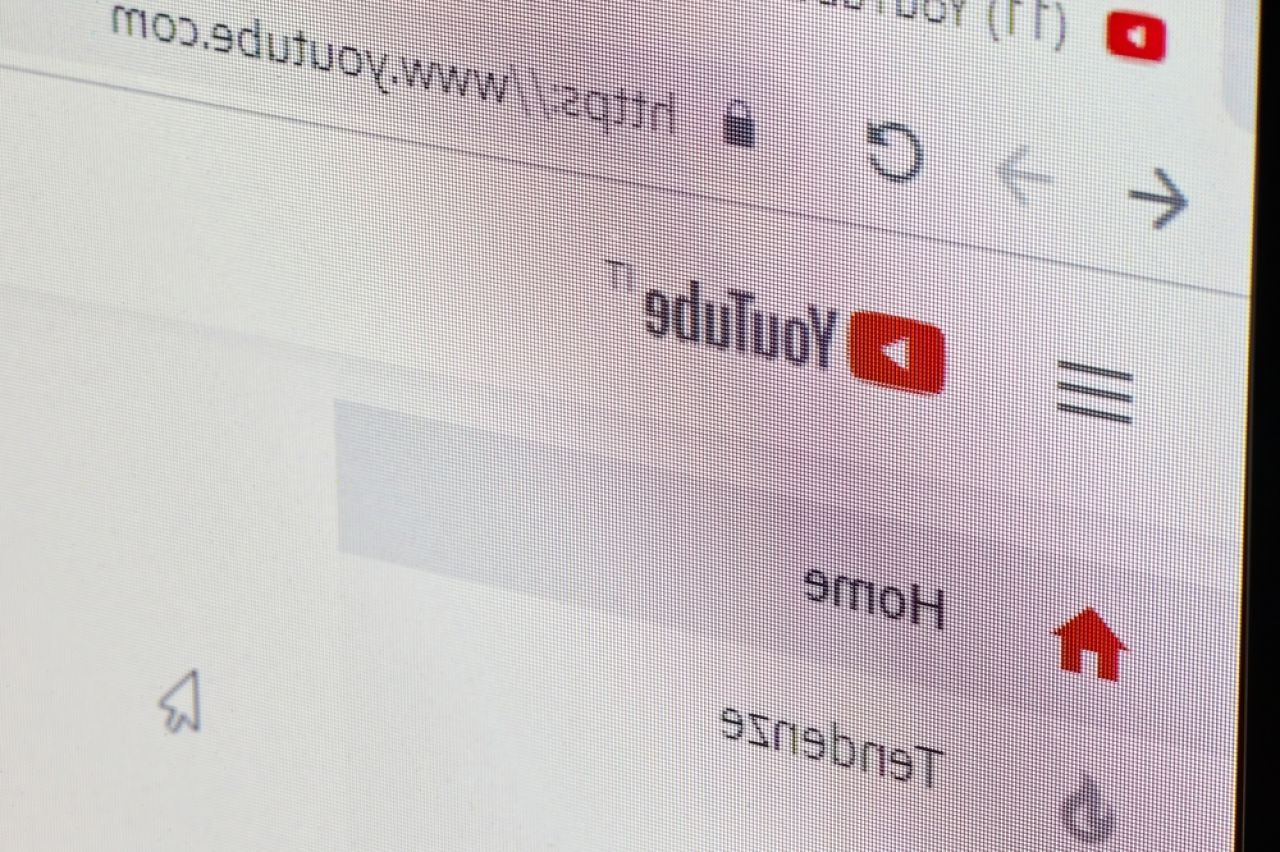 YouTube revoluționează căutarea: AI-ul elimină cuvintele-cheie!