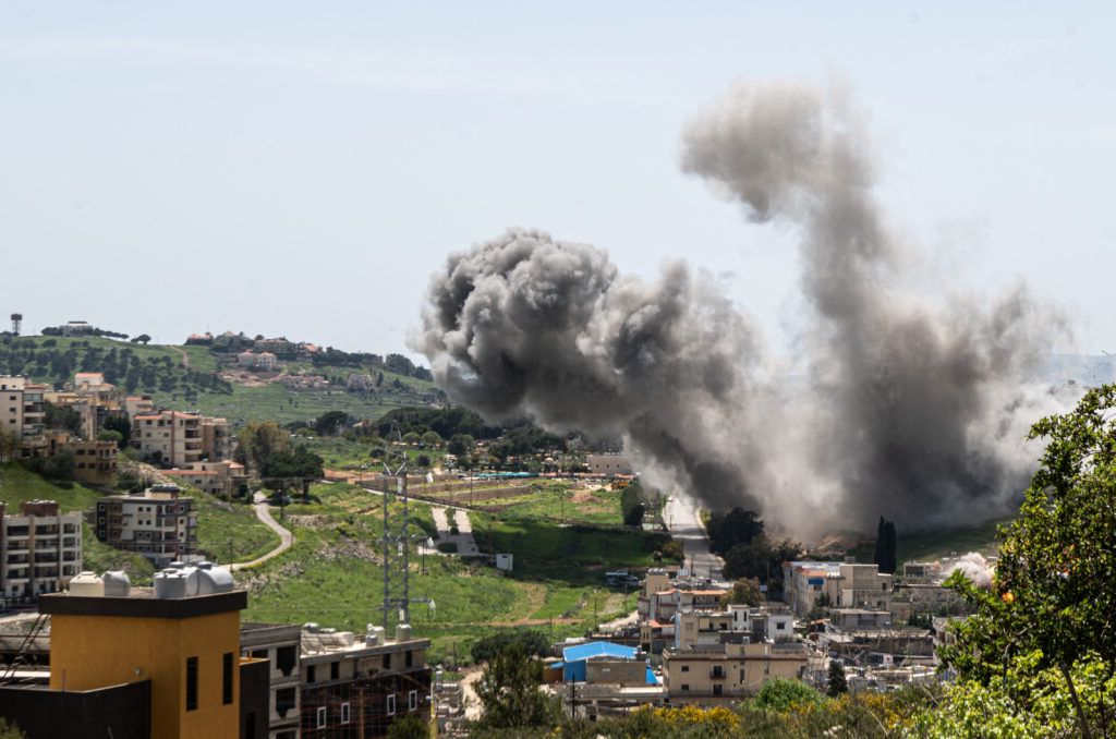 Atacuri israeliene devastatoare în Liban: 8 morți, inclusiv salvatori. Armistițiul, în pericol!