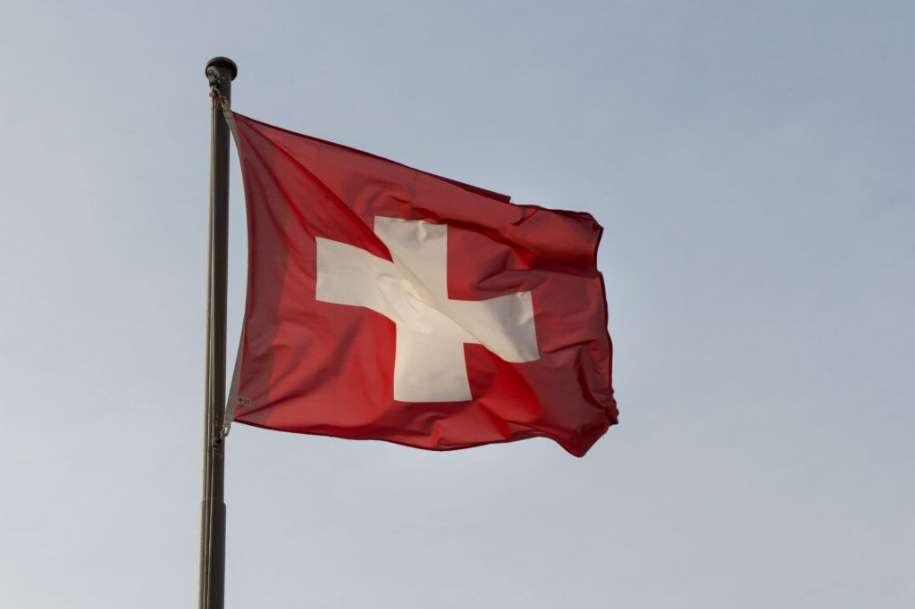 Elveția, în impas demografic? 52% susțin limitarea populației la 10 milioane.