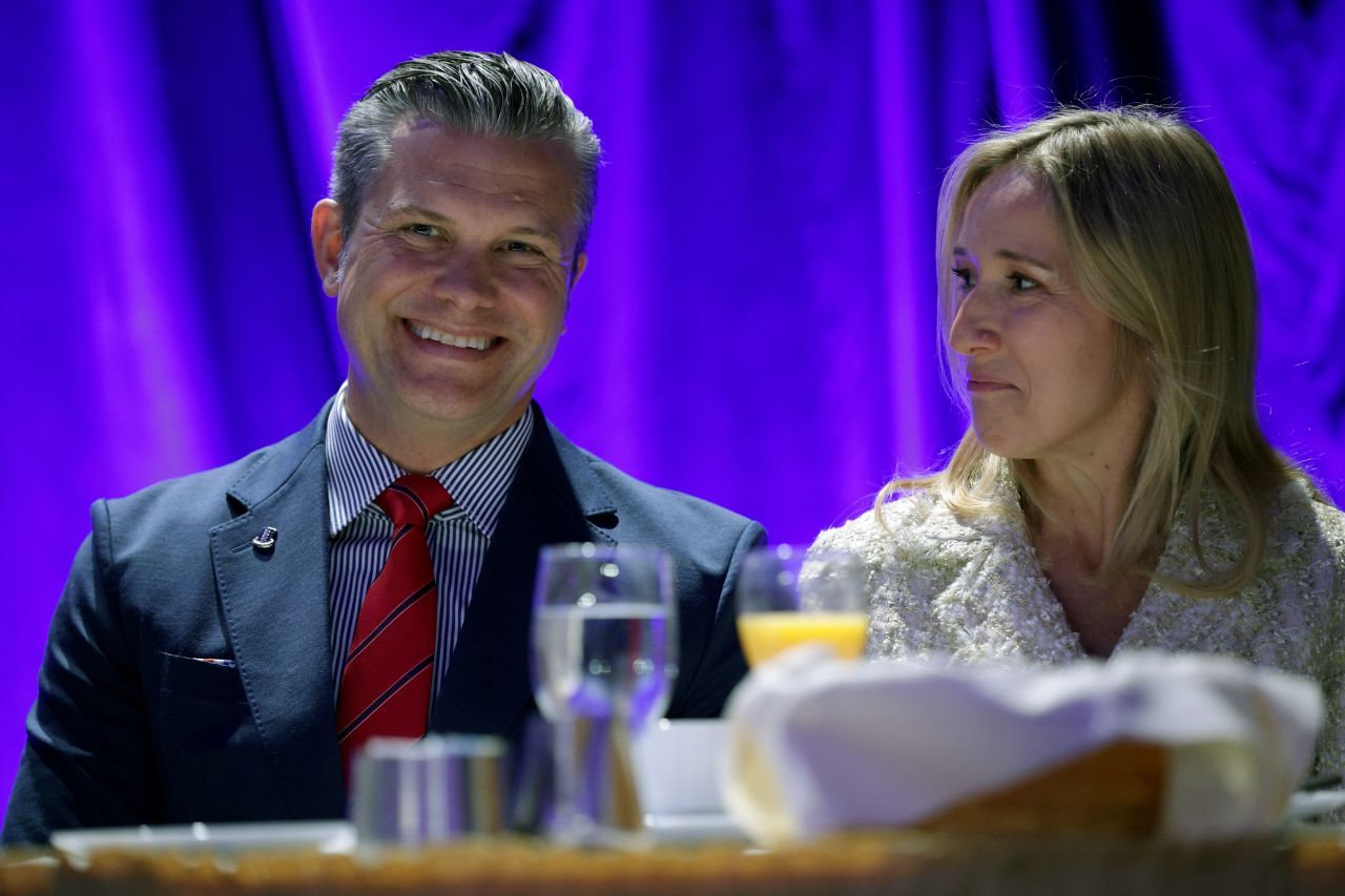 Scandal la Casa Albă: Soția lui Pete Hegseth, criticată pentru o rochie Shein la cina oficială