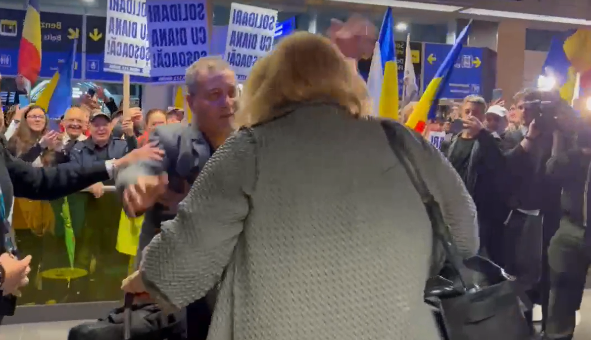 Haos la Otopeni: Diana Șoșoacă, întâmpinată de scandal după ridicarea imunității de PE