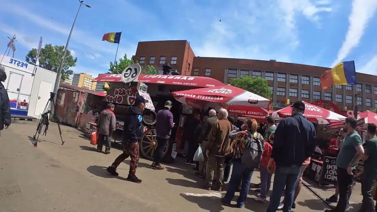 1 Mai la Obor: Românii au stat la coadă de la primele ore pentru mici și bere!