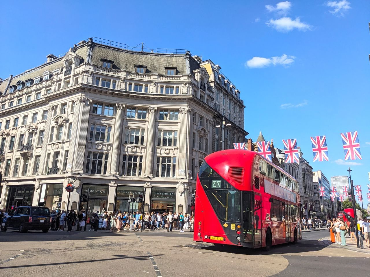 Alertă MAE pentru românii din Marea Britanie: Nivelul terorist a fost ridicat la „sever”!