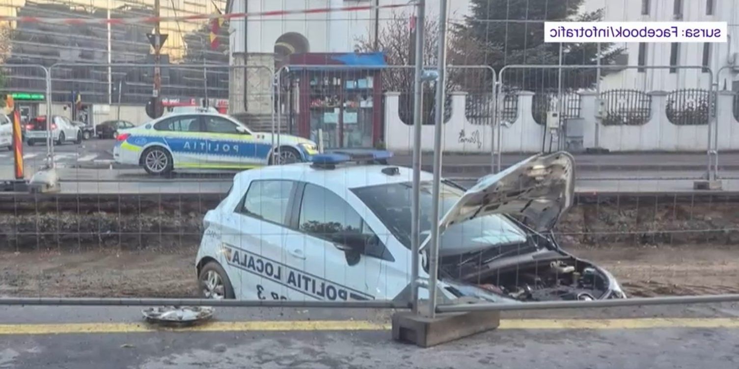 Accident cu mașina de poliție în București: Autospeciala, în lucrările de pe linia de tramvai