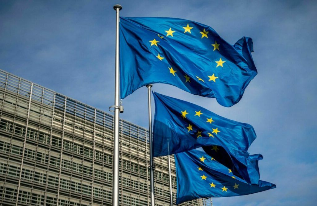UE, în alertă: Trump amenință cu taxe de 25% pe mașinile europene