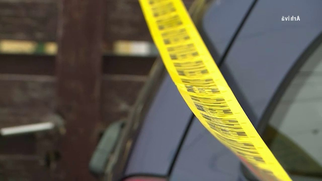 Tragedie în Câmpulung: Un mort și un rănit grav după ce o mașină a spulberat un cap de pod și un stâlp