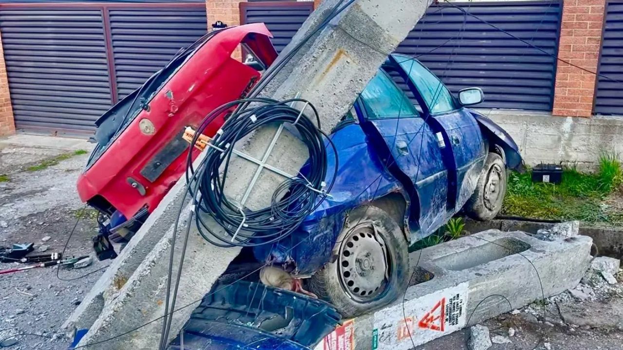 Tragedie în Argeș: Un bărbat de 35 de ani a murit după ce a intrat cu mașina într-un stâlp