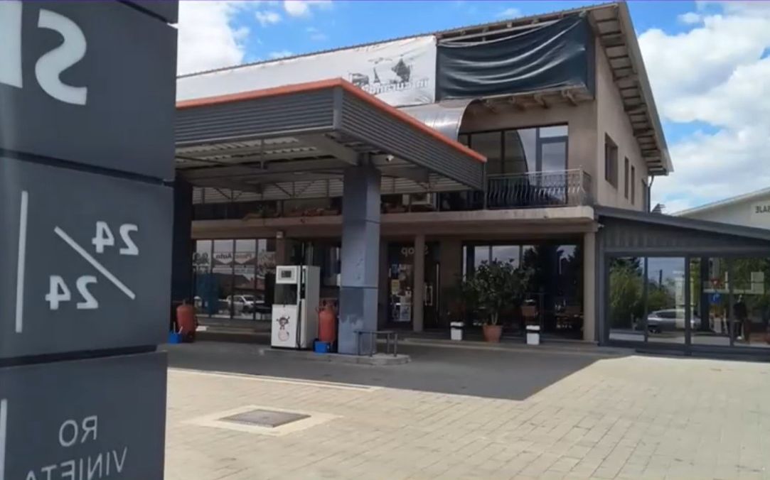 Jaf spectaculos la o benzinărie din Galați: Hoții au tăiat curentul pentru a opri alarmele!