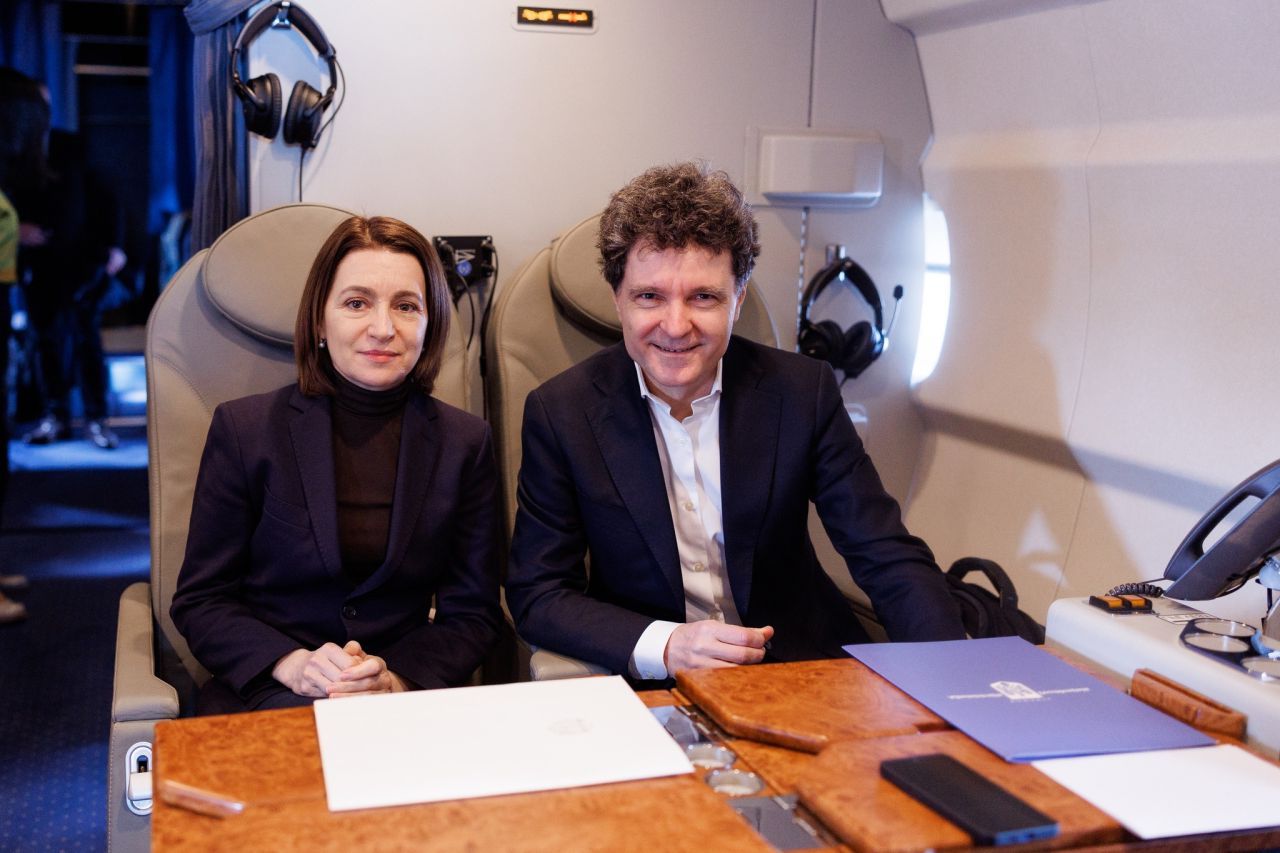 Nicușor Dan și Maia Sandu, împreună în avion spre Erevan: Ce summit important îi reunește?