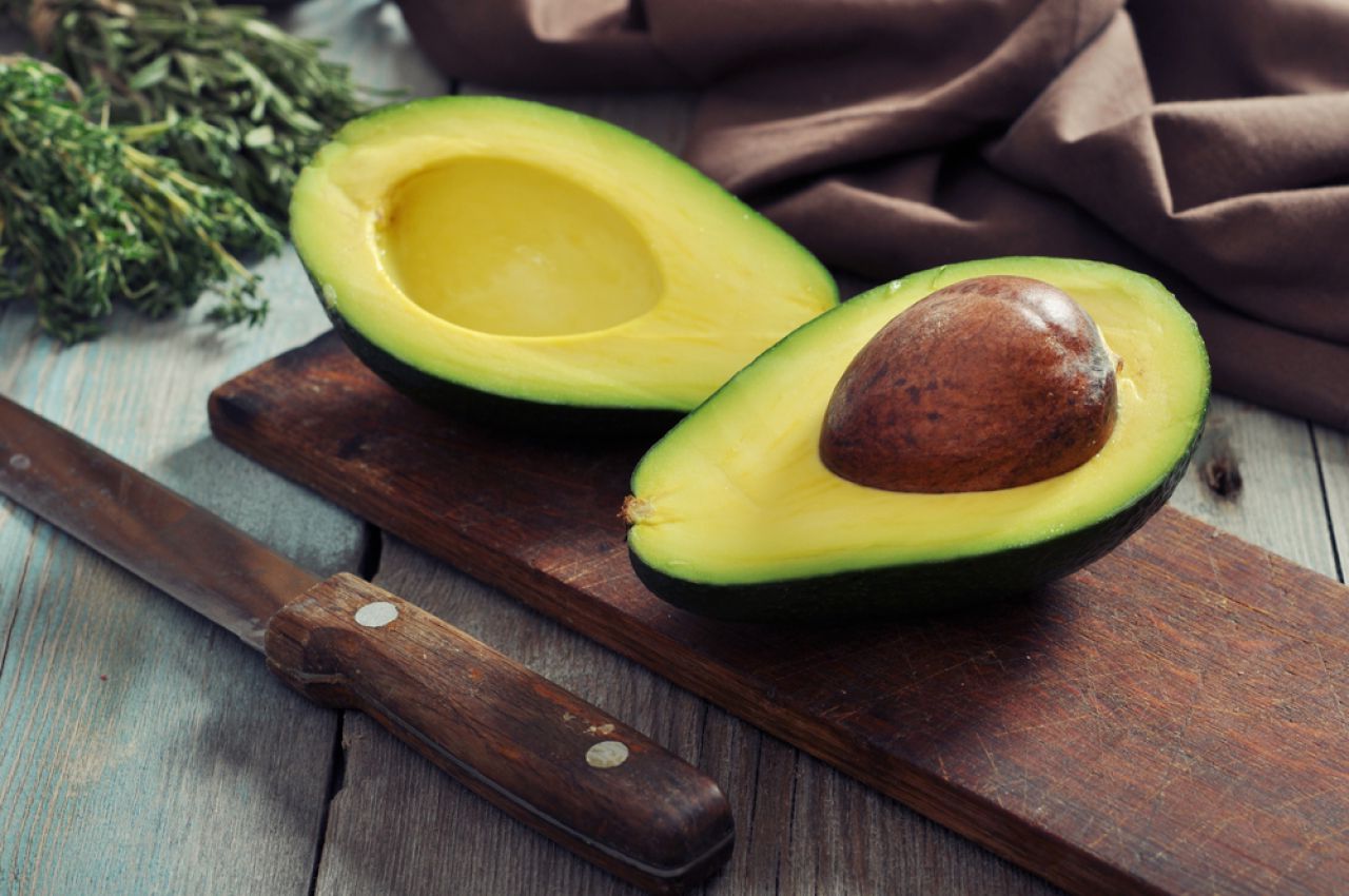 Păstrează avocado proaspăt după tăiere! Secretul pentru o durată de viață mai lungă
