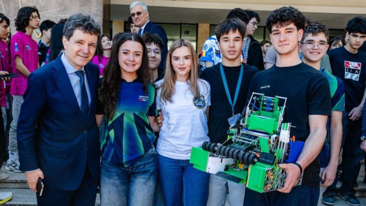 România, în extaz! Echipa Velocity din Brăila e campioană mondială la robotică în SUA.