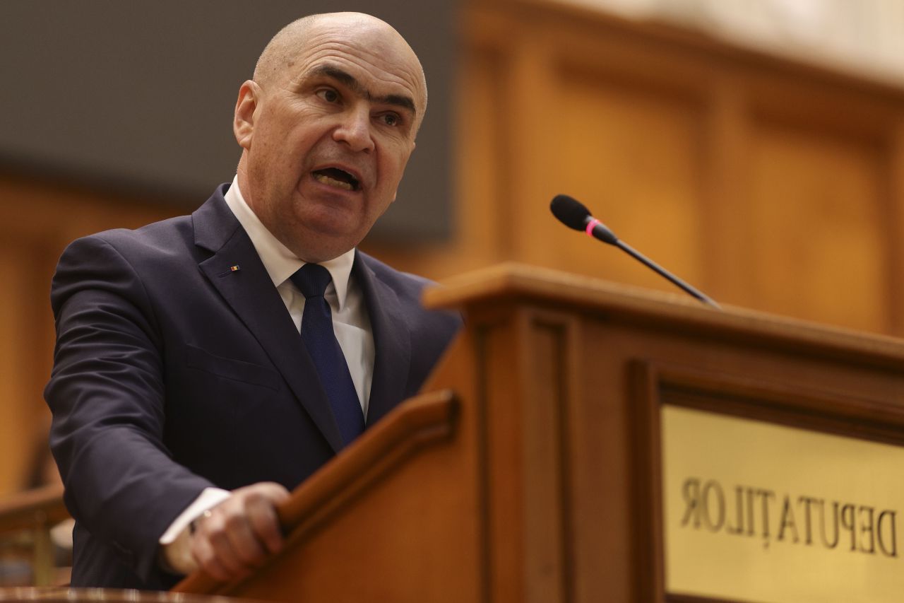 Bolojan, atac dur înainte de moțiune: Baronii locali nu mai pot folosi pușculița statului!