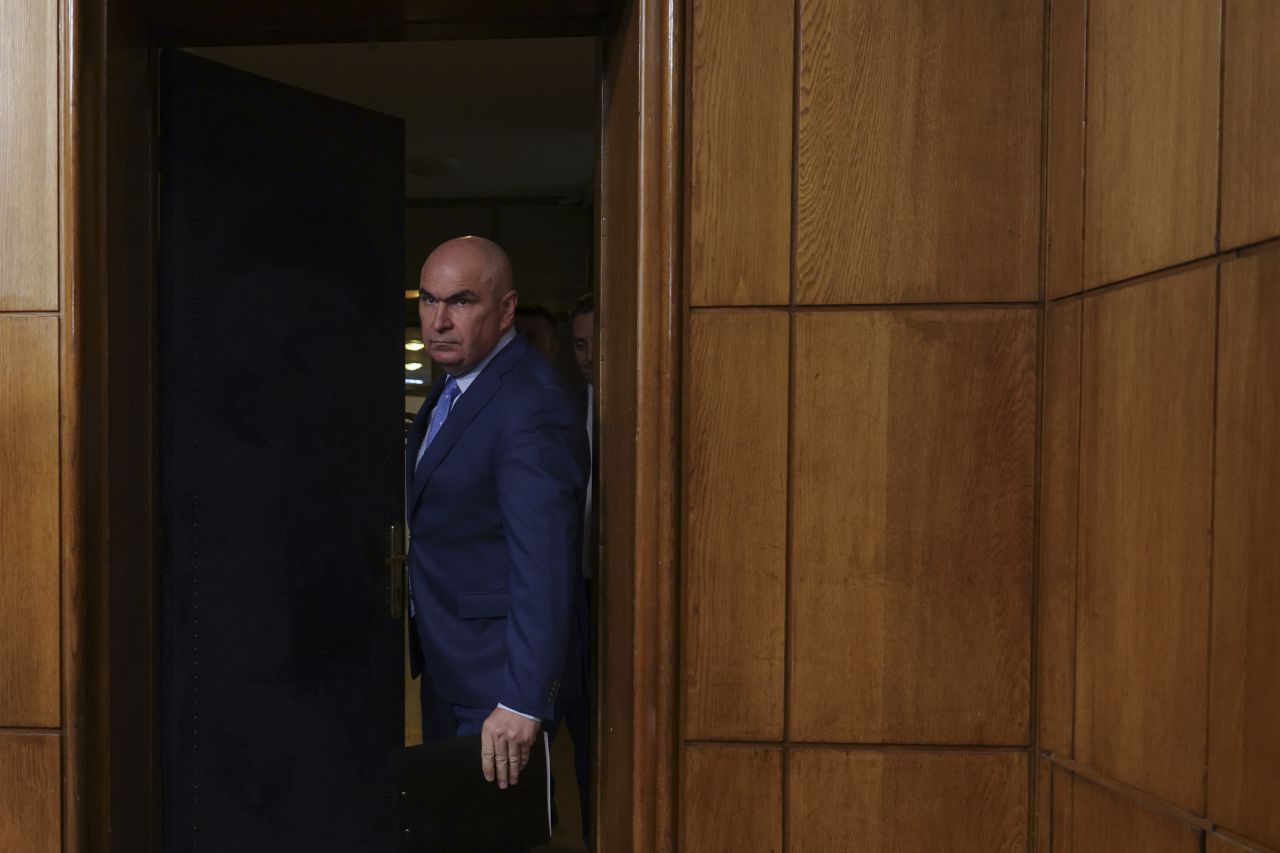 Guvernul a picat! Cât mai rezistă cabinetul Ilie Bolojan la Palatul Victoria?