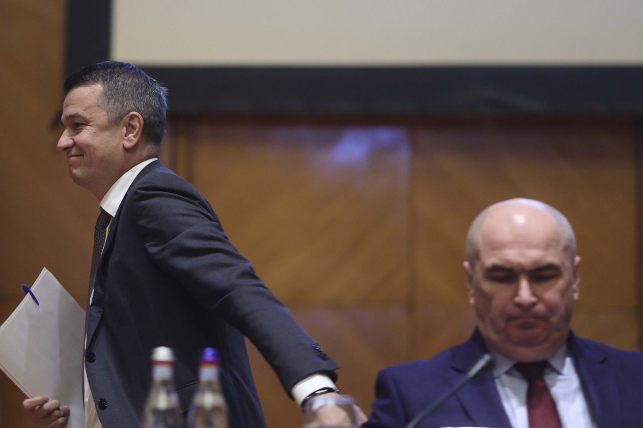 Guvernul României a căzut! Votul de neîncredere blochează reforme și apasă pe economie