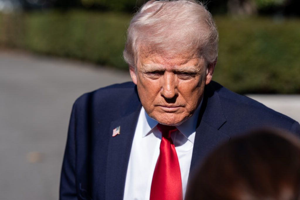 Trump îl acuză pe Papa Francisc că pune în pericol catolicii prin poziția sa față de Iran