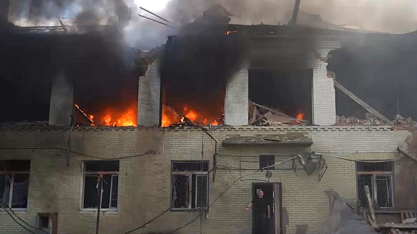Cinismul lui Putin: Bombardează grădinițe în Ucraina, cerând armistițiu pentru parada de 9 mai