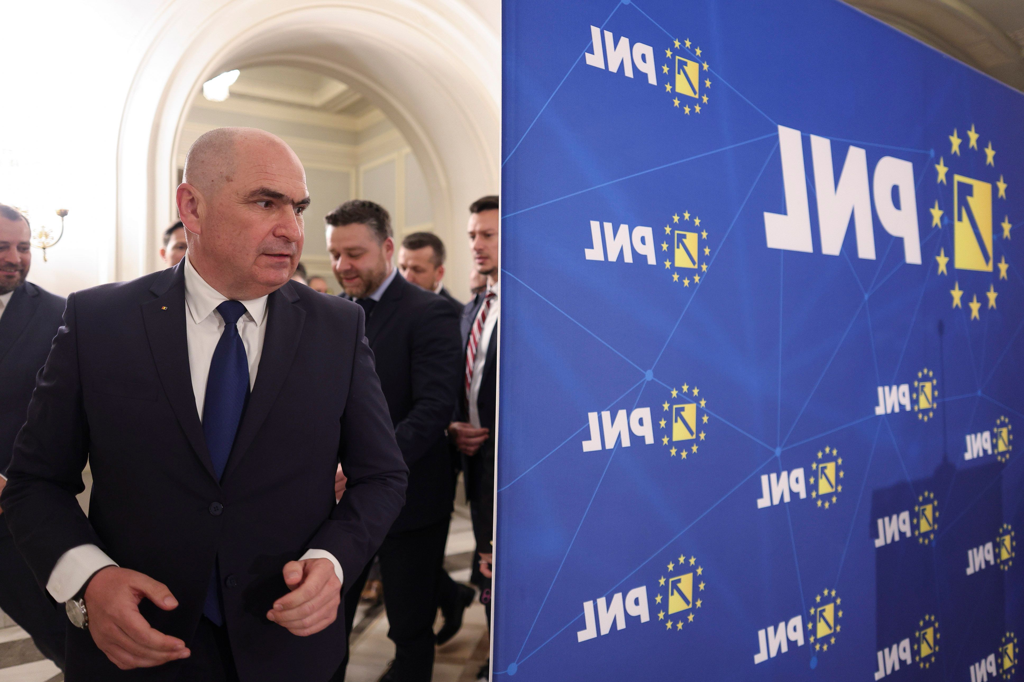 Bolojan dezvăluie culisele alianței PNL-PSD din 2021: „Deciziile se luaseră în alte birouri”