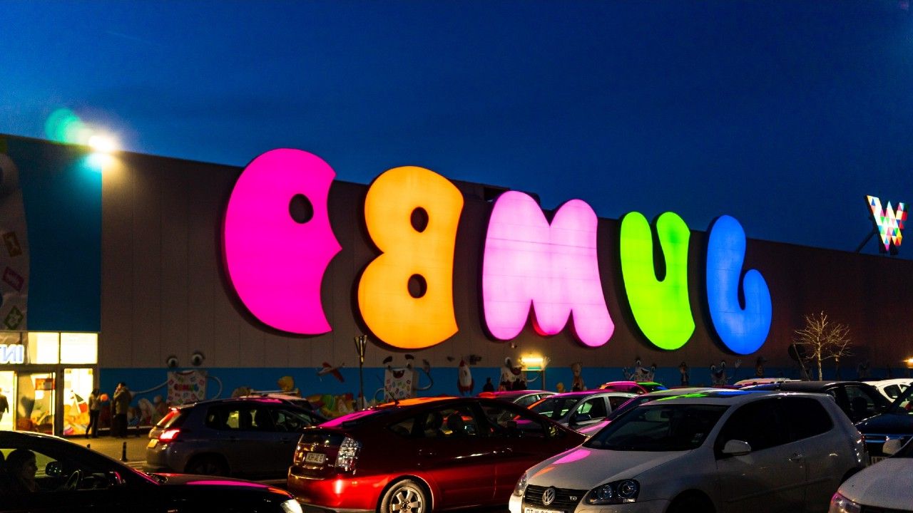 Jumbo accelerează în România: Noi magazine și un centru de distribuție uriaș!