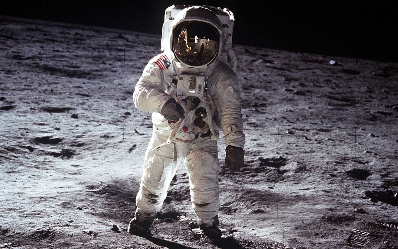Misterele Lunii: Astronauții americani rup tăcerea despre fenomenele neobișnuite văzute în spațiu