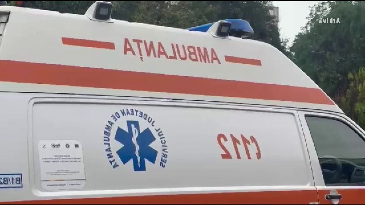 Accident grav pe DN 66: Un șofer a murit, celălalt este în stare critică după impactul TIR-autoturism