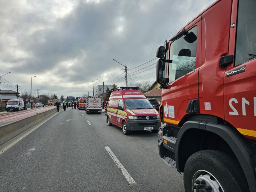 Accident grav pe DN 66 în Gorj: Trafic blocat după o coliziune violentă!