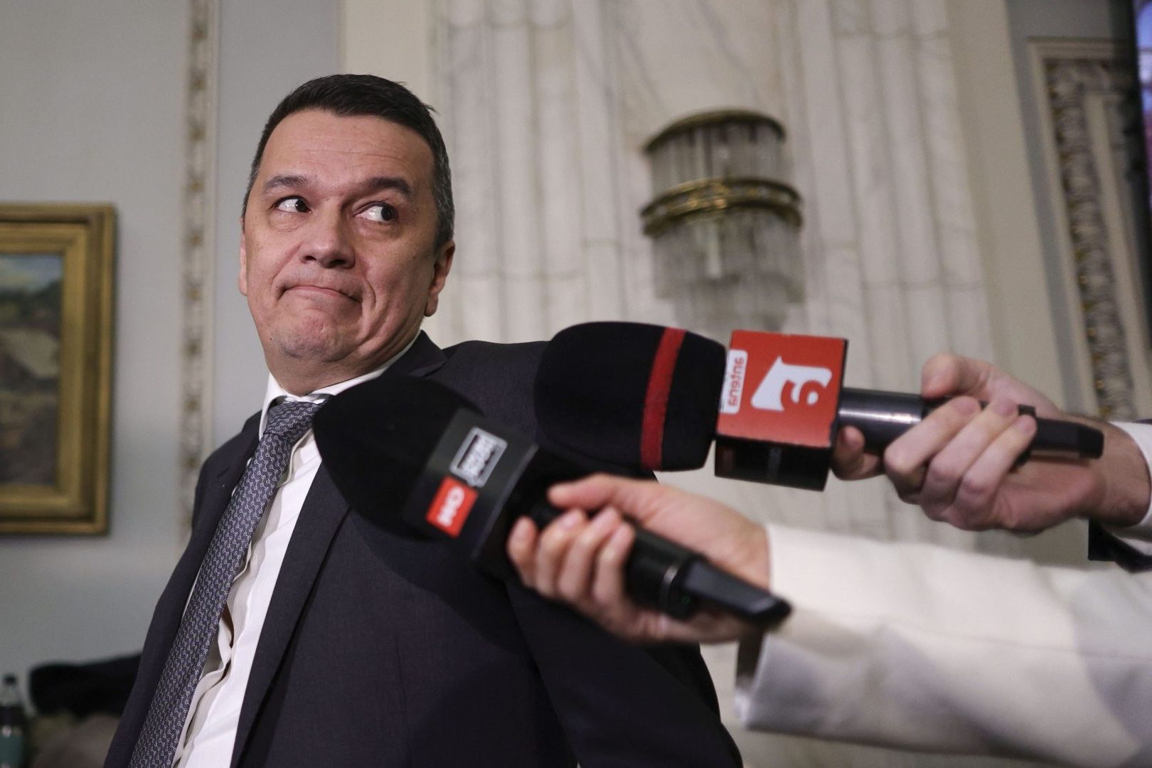 Grindeanu și-a blocat comentariile pe Facebook: „Sunt boți, roboți, tiriboți!”
