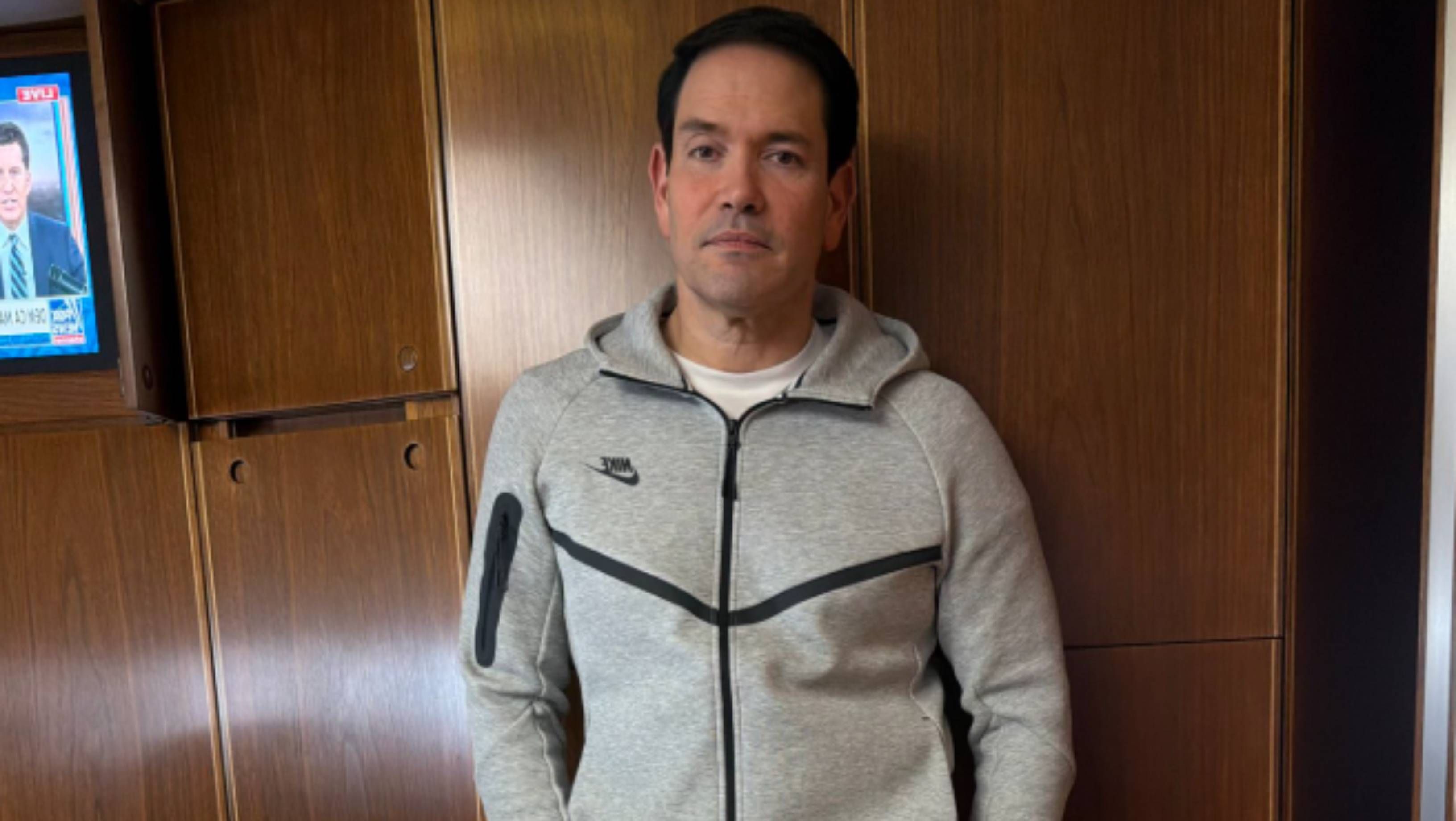 Maduro, inspirație vestimentară pentru Marco Rubio: Treningul Nike "Venezuela", purtat cu mândrie!
