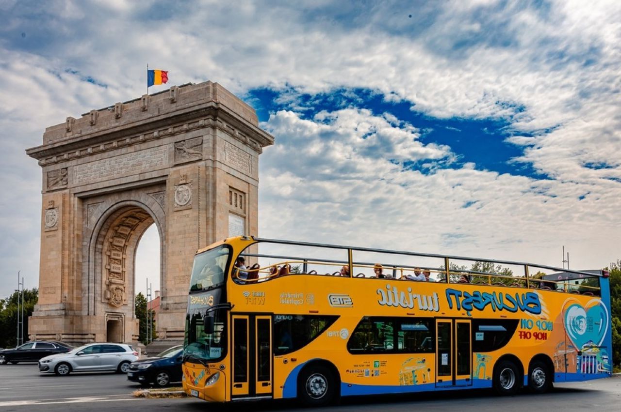 Turismul revine în București! Descoperă traseul de 16 km și prețurile autobuzelor turistice
