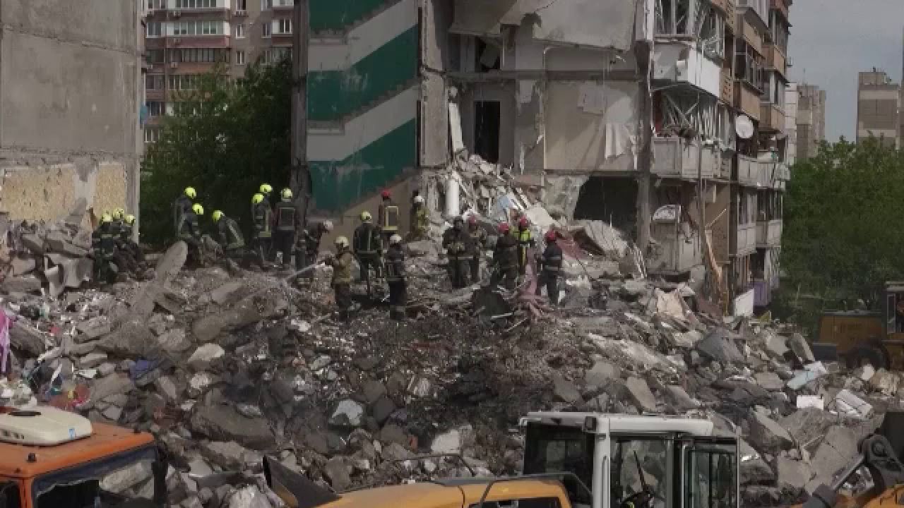 Masacru la Kiev: Putin a ucis zeci de oameni, blocuri de locuințe distruse de rachete rusești