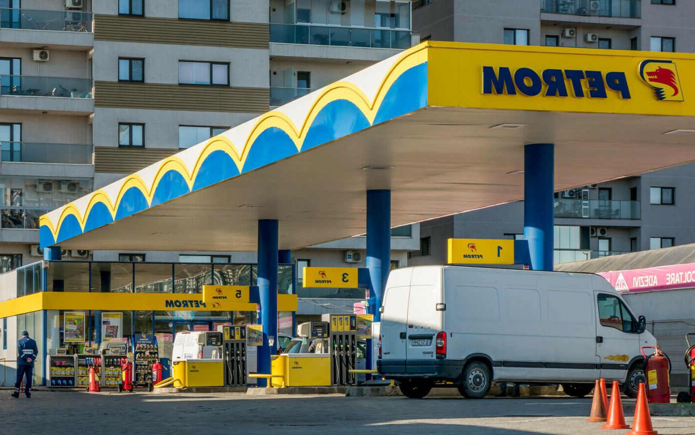 Preț carburanți: Benzina stagnează, motorina se scumpește cu 10 bani pe 15 mai!