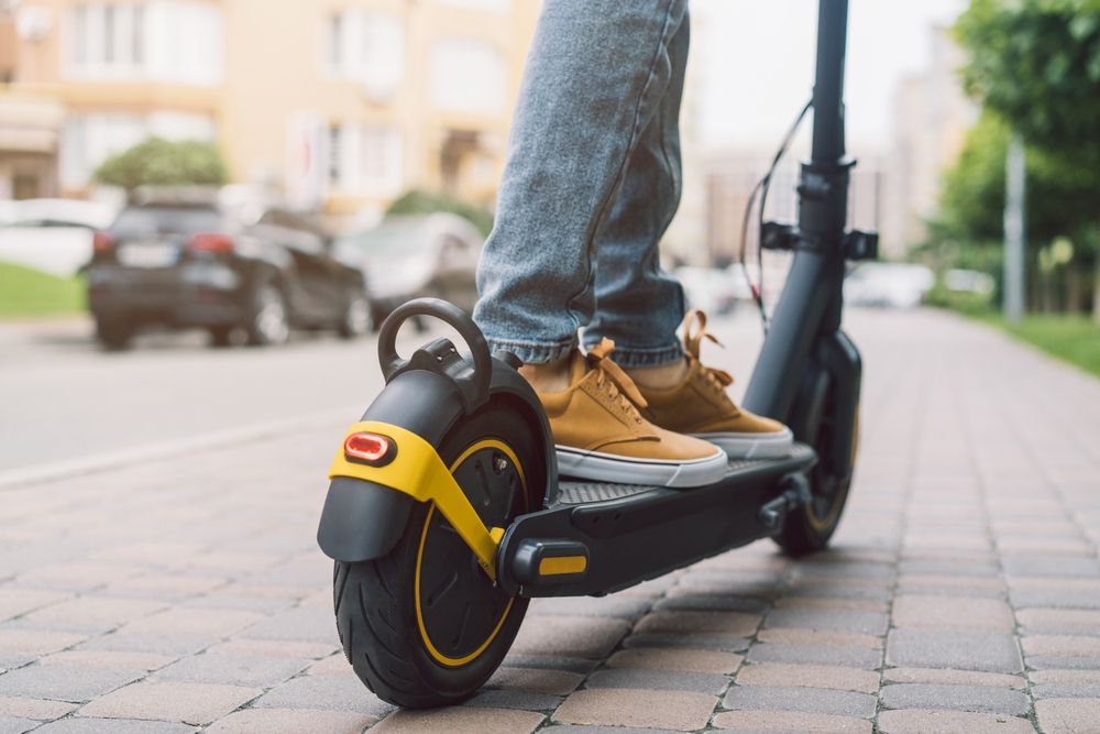 Adolescent în comă după un accident cu trotineta electrică în Timiș. Poliția investighează.