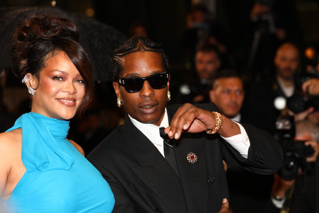 Femeie acuzată de tentativă de omor după ce a tras focuri de armă la casa Rihannei din LA