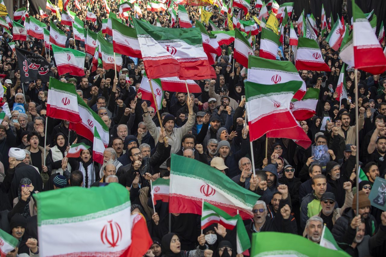 Iran: Gardienii Revoluției amenință protestatarii. "Va curge și mai mult sânge!"