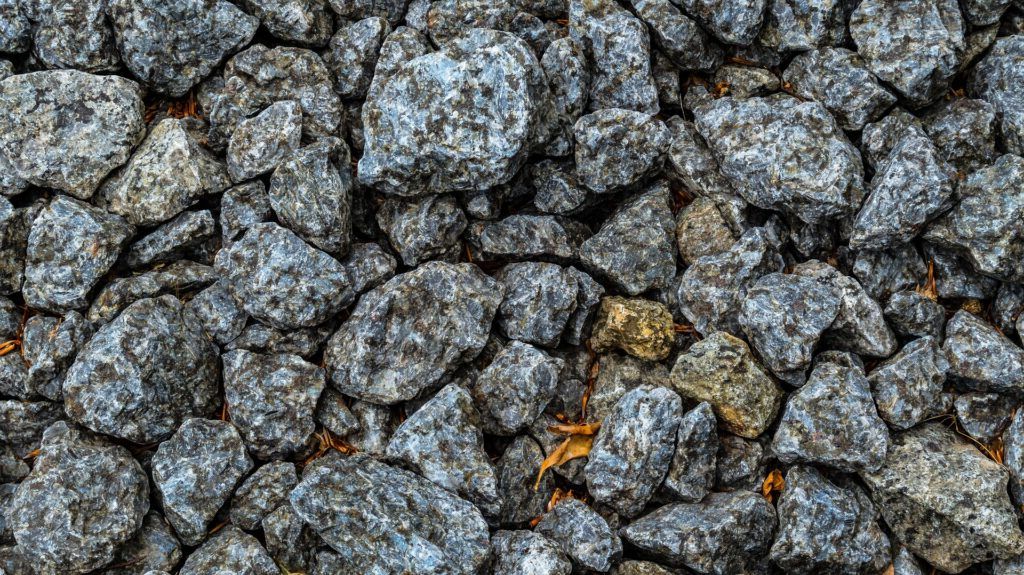 Misterul mormântului ucrainean: Un mineral roșu toxic, vechi de 2.000 de ani, descoperit!