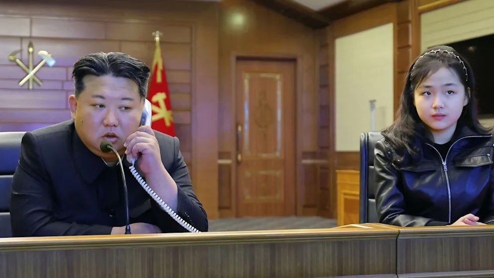 Kim Jong Un, spectacol militar cu fiica sa: rachete balistice și un posibil succesor