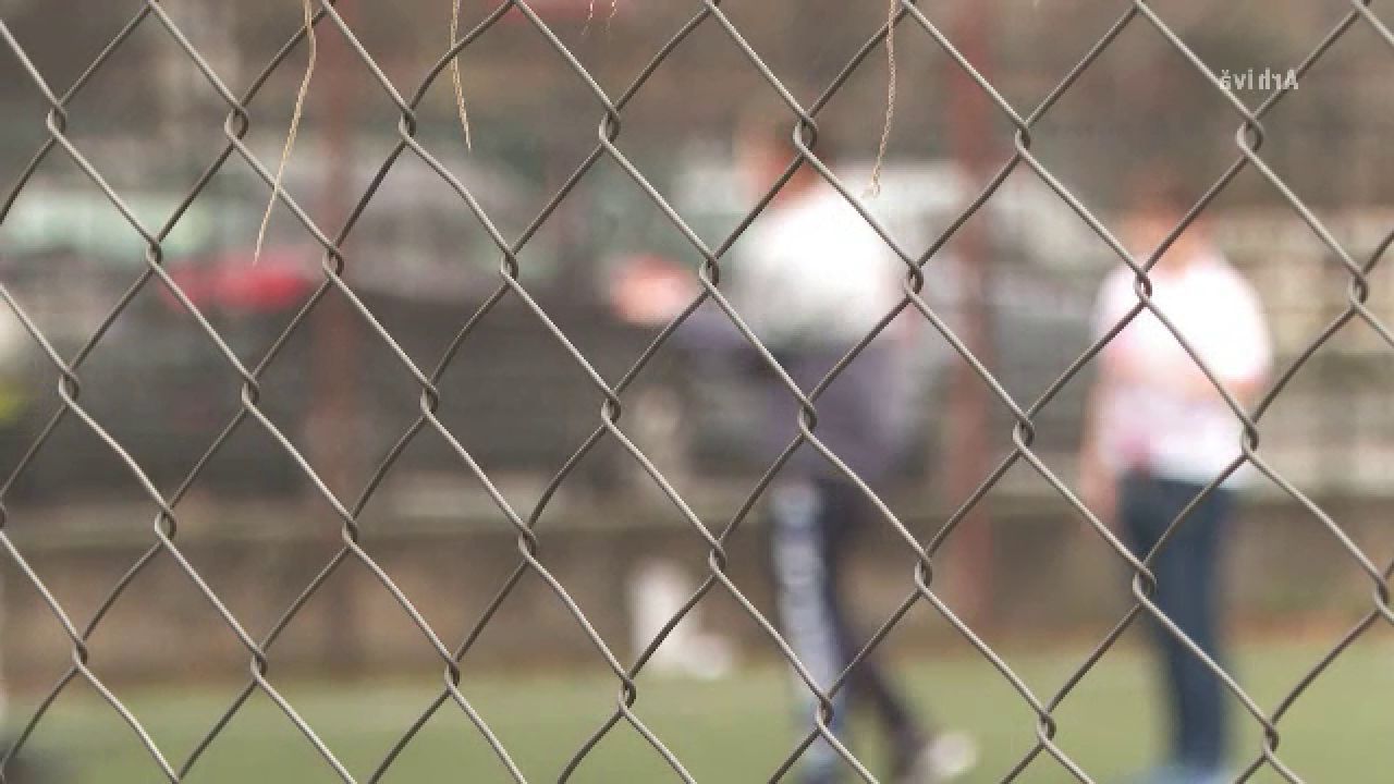 Poarta de fotbal s-a prăbușit peste el: Copil de 13 ani, rănit grav în Timiș