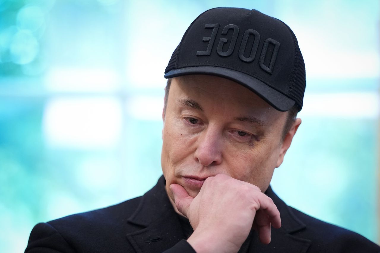 Elon Musk: Tesla lansează o mega-fabrică de cipuri AI în doar șapte zile!