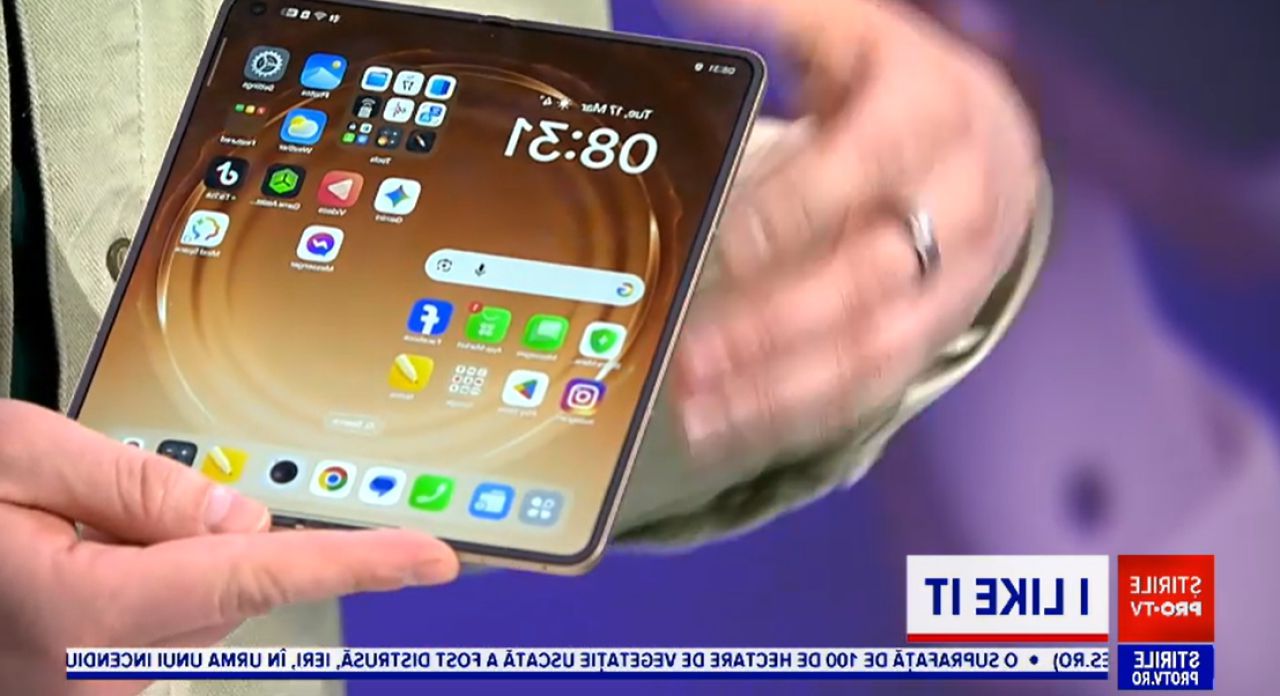 Primul telefon pliabil fără cută vizibilă: Vezi cum arată și cât costă!