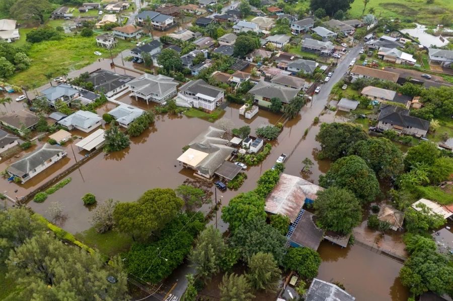 Hawaii în alertă maximă: Mii de oameni evacuați din cauza unui baraj vechi, amenințat cu cedarea