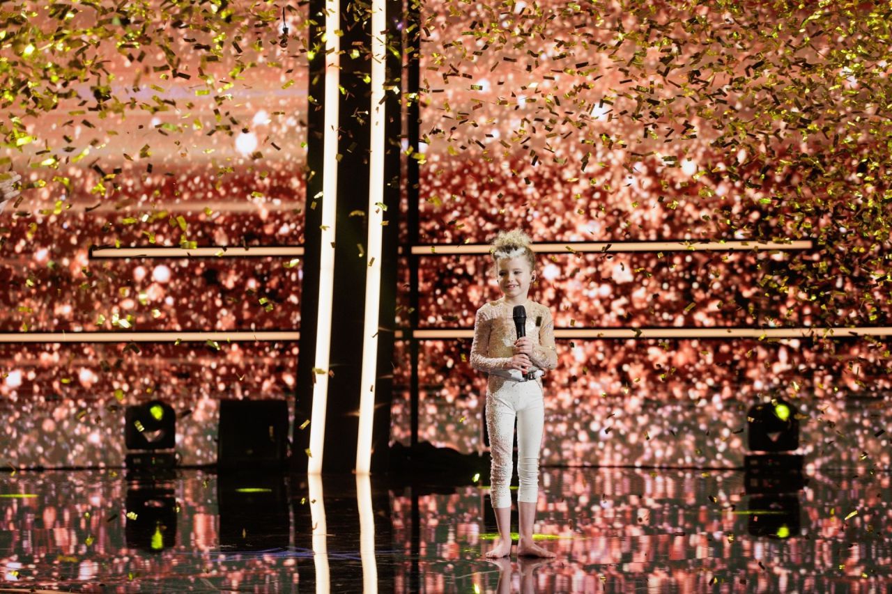 Butonul auriu, apăsat de Smiley și Bartoș pentru o fetiță cu acrobații aeriene uimitoare!