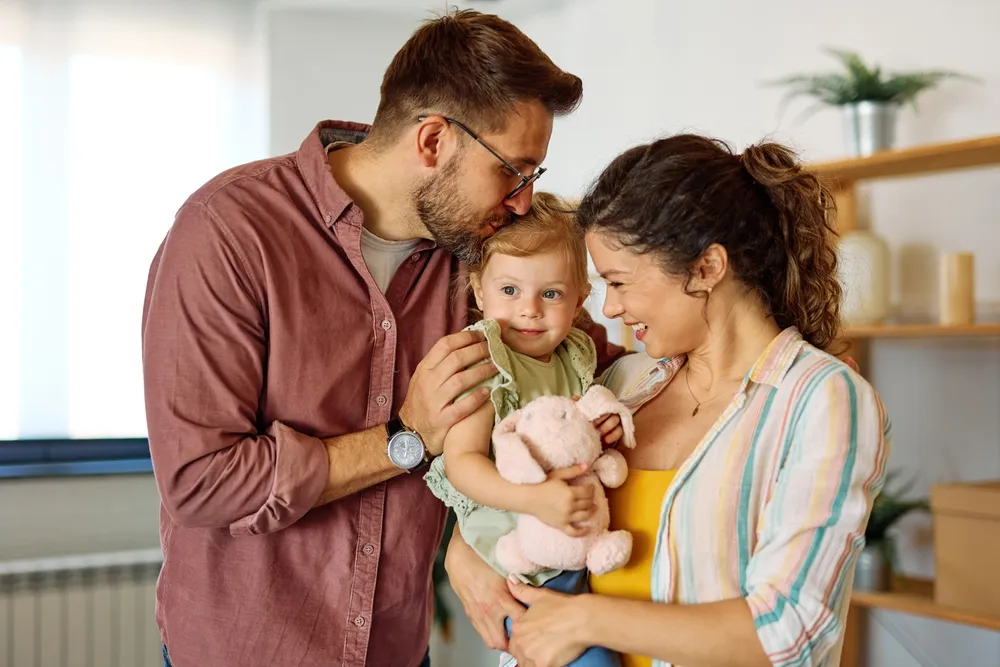 Critica părintească: greșeala care taie aripile copiilor și le creează teama de nou