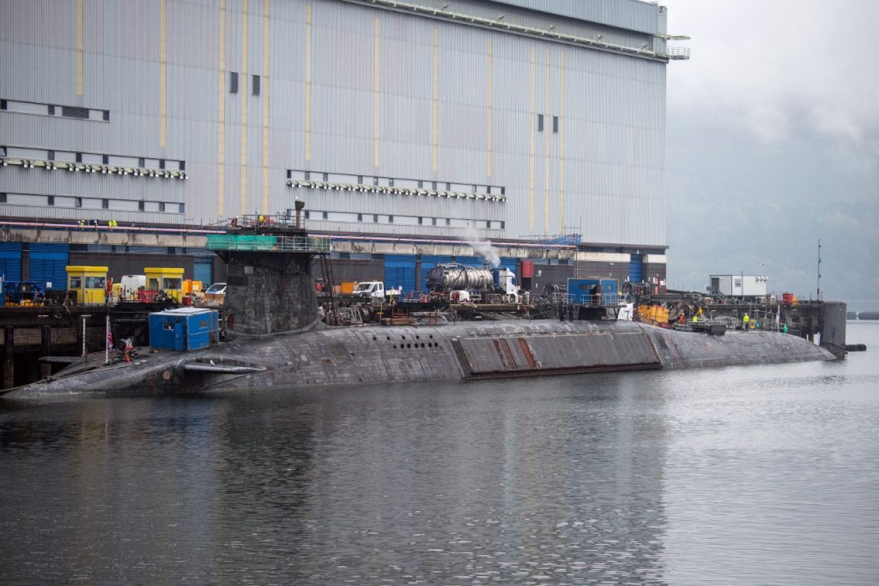 Tentativă șocantă: Iranian și româncă, acuzați că au vrut să intre într-o bază navală nucleară britanică