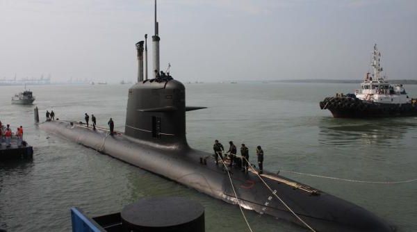 Româncă arestată în Marea Britanie, după ce a încercat să pătrundă într-o bază nucleară cu ajutorul unui iranian