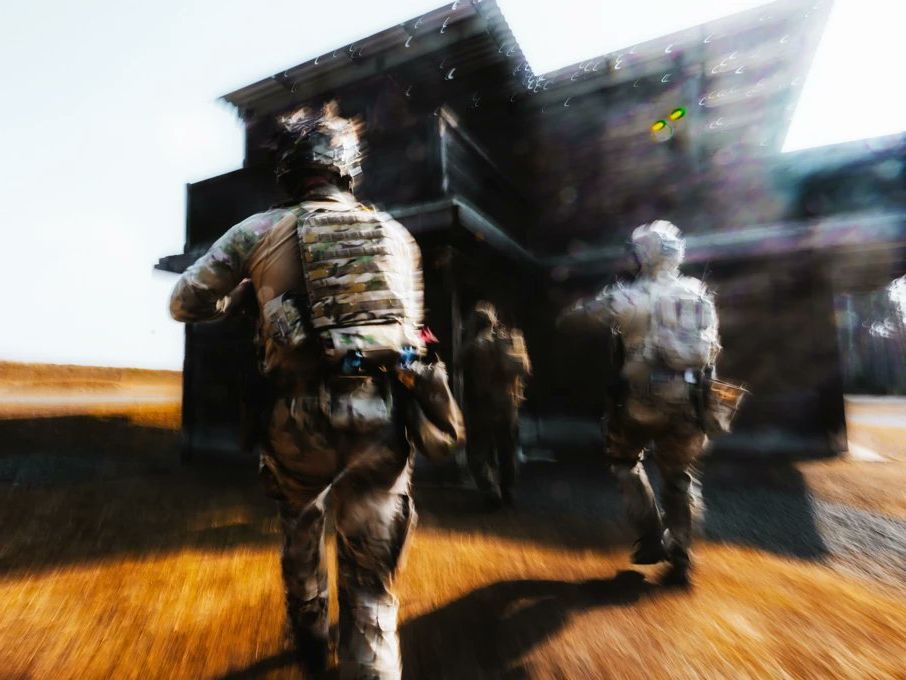 Soldați belgieni, cazați la hotel după misiunea din România: camere de decompresie pentru "refacere"