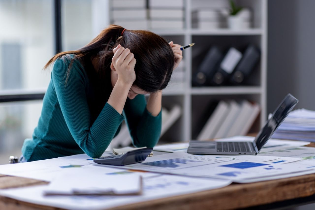 Fericirea la job, un lux? Doar 27% dintre angajați sunt mulțumiți, iar 55% se simt nesprijiniți.