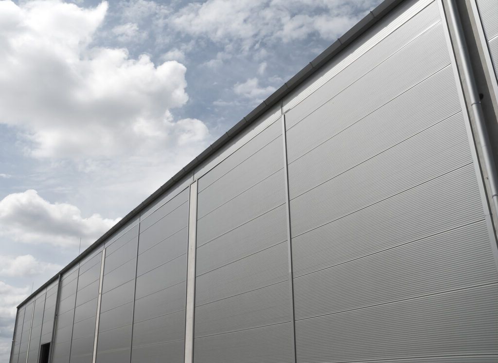 Panouri sandwich: Ghidul complet pentru acoperiș și pereți – Evită greșelile costisitoare!